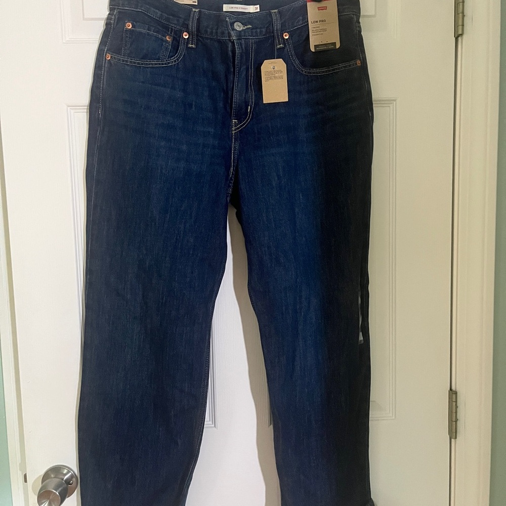 Levi’s Low Pro Straight Denim (31) dark wash NWT